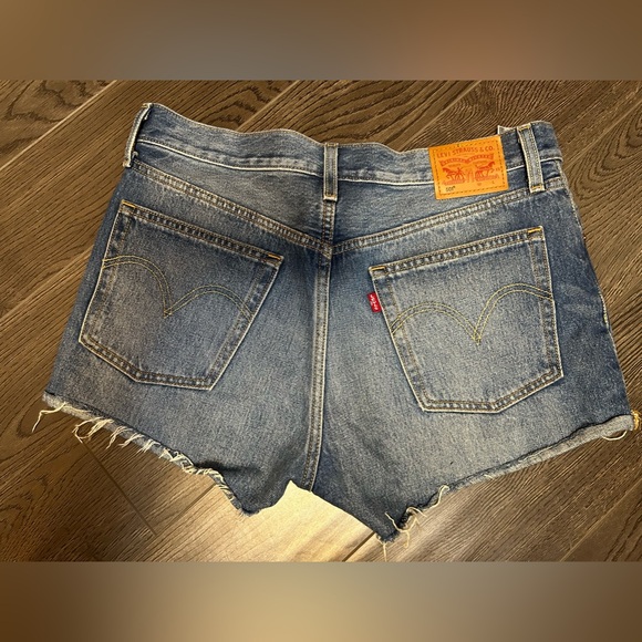 Levi’s Denim Shorts 501 - Picture 2 of 2